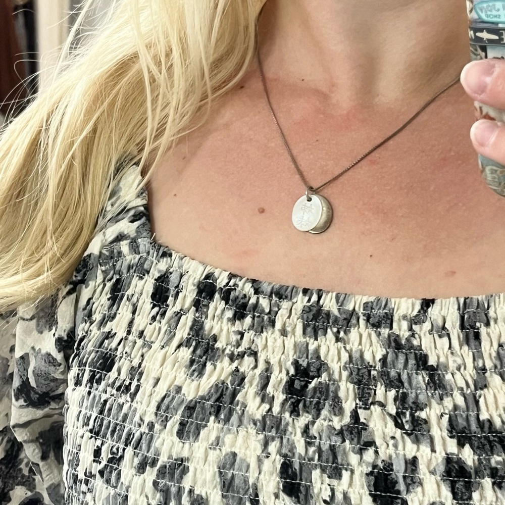 Sisters necklace